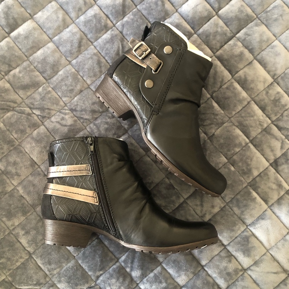 NIB gorgeous Rockport boots!